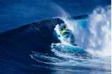 en surfer i bølgen blå