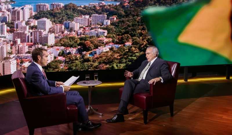 Brasiliens præsident Michel Termer bliver interviewet i et tv-program
