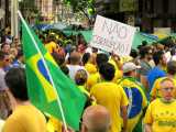 brasiliansk flag i folkemængde